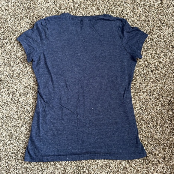 “having a weird mom builds character” T shirt - Picture 2 of 2